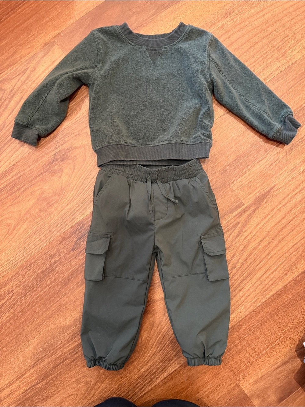 Splendid Kids Matching Sweatshirt & Cargo Joggers in Olive Green